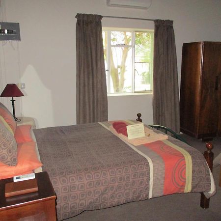 Van Rhyn Guest House Vanrhynsdorp Екстериор снимка