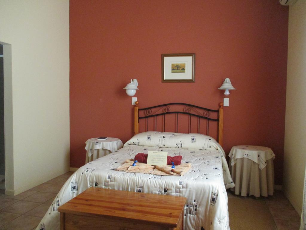 Van Rhyn Guest House Vanrhynsdorp Екстериор снимка