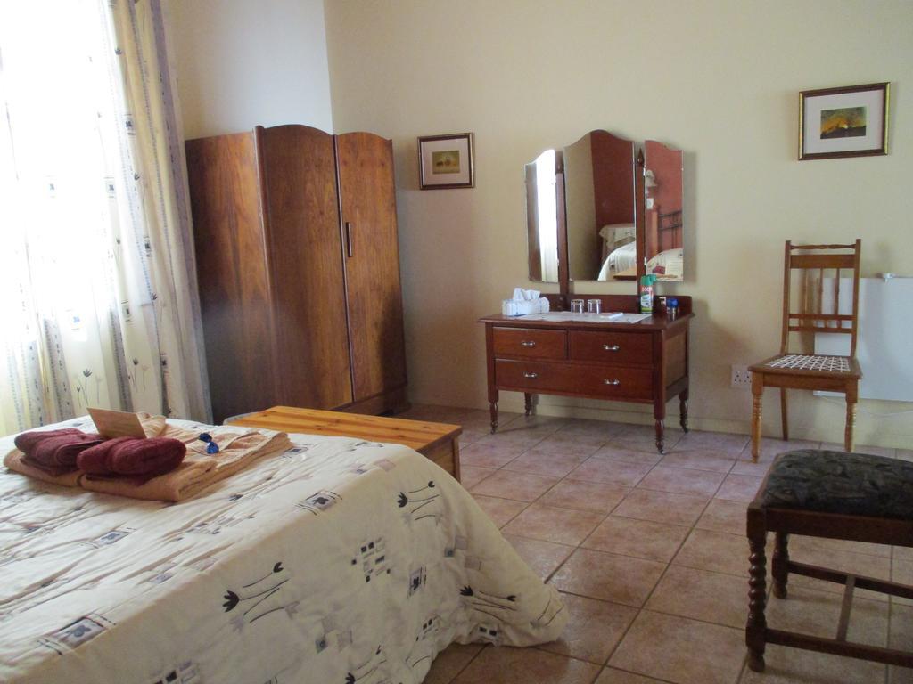 Van Rhyn Guest House Vanrhynsdorp Екстериор снимка