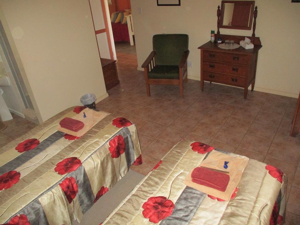 Van Rhyn Guest House Vanrhynsdorp Екстериор снимка