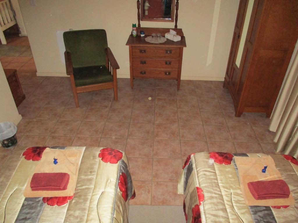 Van Rhyn Guest House Vanrhynsdorp Екстериор снимка