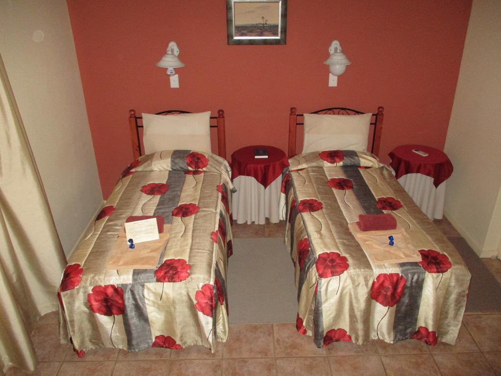 Van Rhyn Guest House Vanrhynsdorp Екстериор снимка