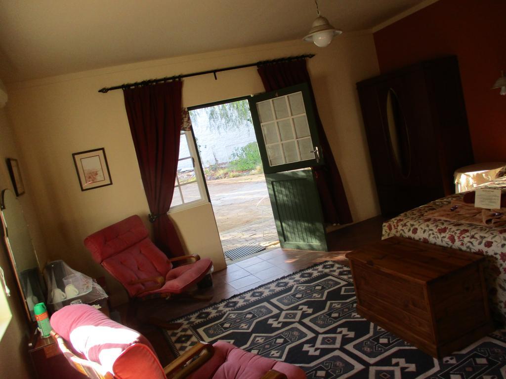 Van Rhyn Guest House Vanrhynsdorp Екстериор снимка