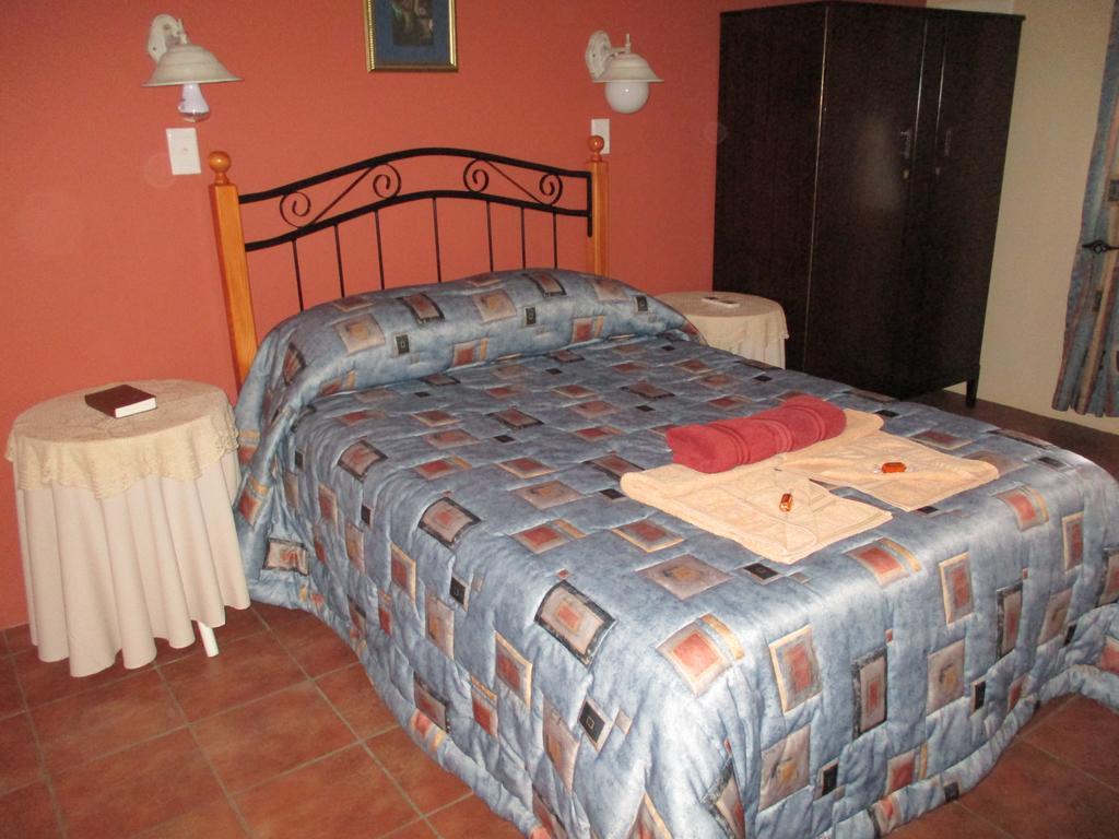 Van Rhyn Guest House Vanrhynsdorp Екстериор снимка