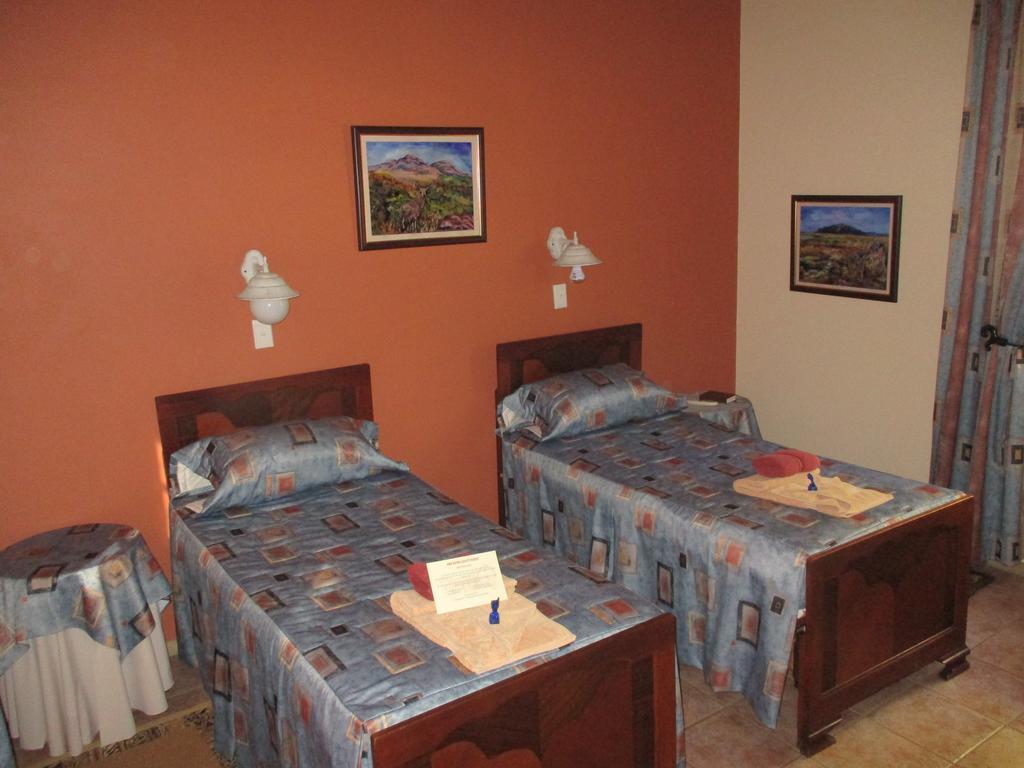 Van Rhyn Guest House Vanrhynsdorp Екстериор снимка