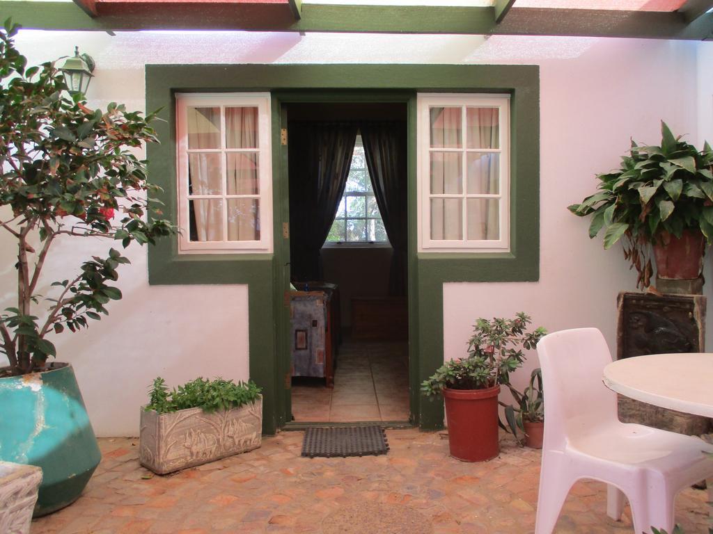 Van Rhyn Guest House Vanrhynsdorp Екстериор снимка