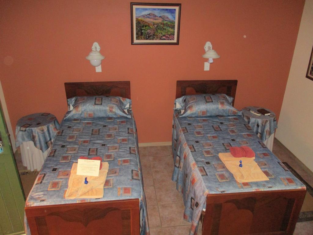 Van Rhyn Guest House Vanrhynsdorp Екстериор снимка