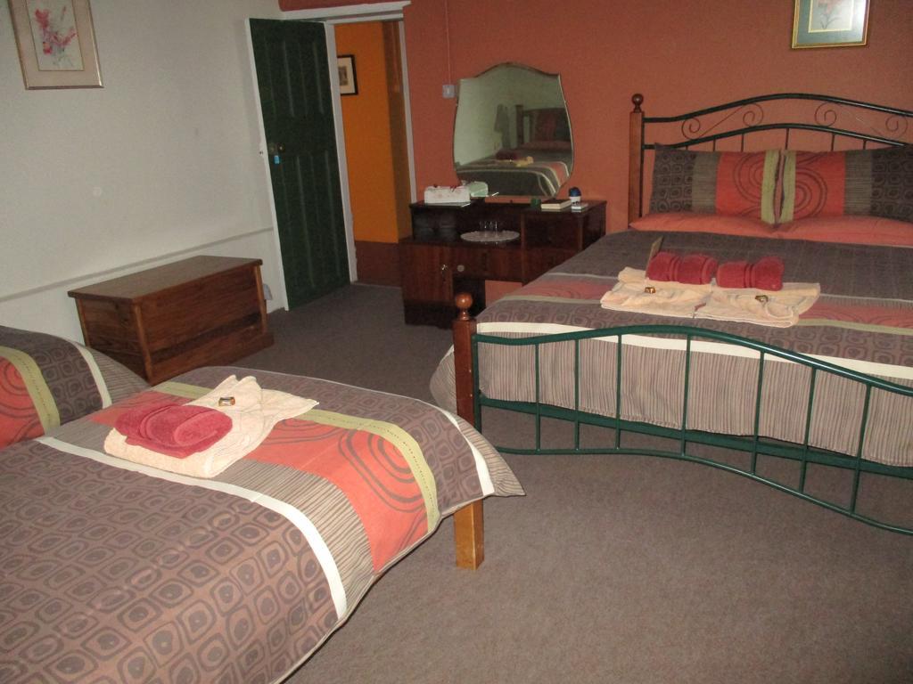 Van Rhyn Guest House Vanrhynsdorp Екстериор снимка