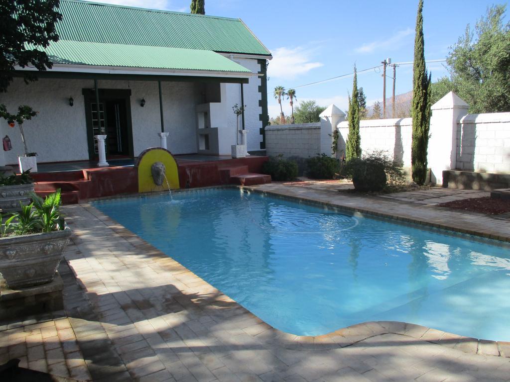 Van Rhyn Guest House Vanrhynsdorp Екстериор снимка