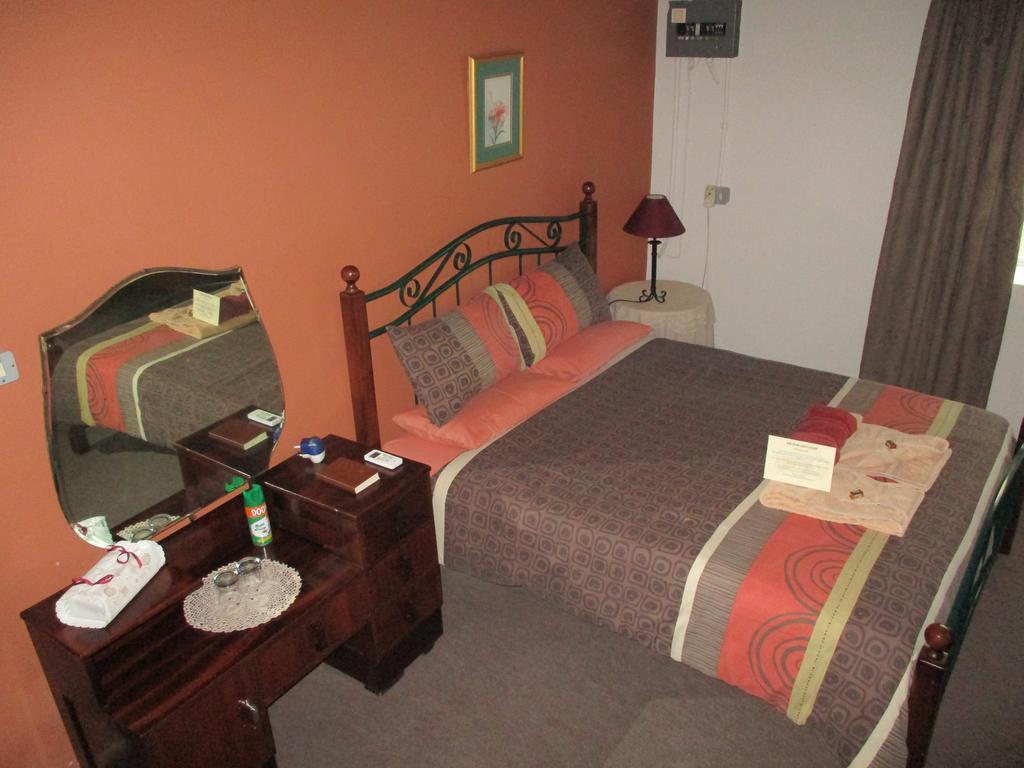 Van Rhyn Guest House Vanrhynsdorp Екстериор снимка