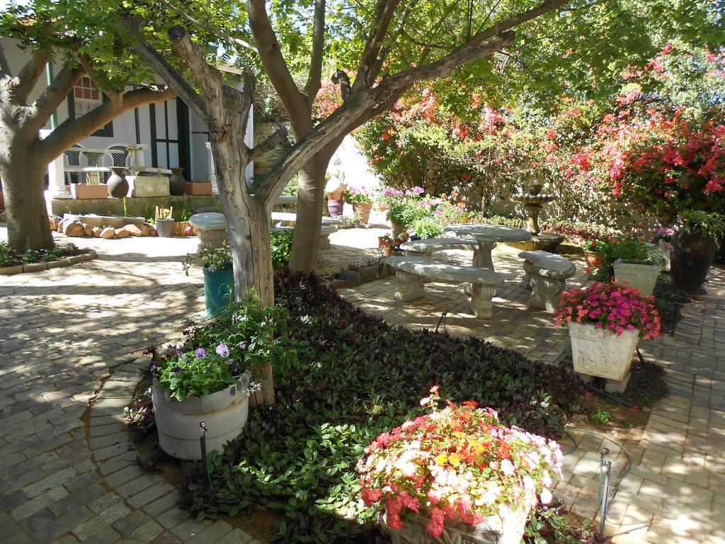 Van Rhyn Guest House Vanrhynsdorp Екстериор снимка