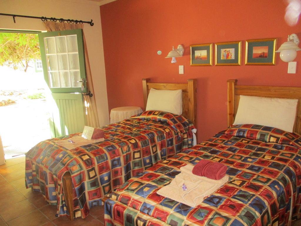 Van Rhyn Guest House Vanrhynsdorp Екстериор снимка