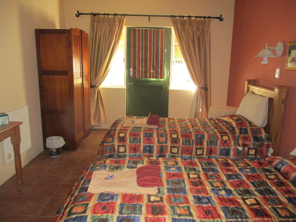 Van Rhyn Guest House Vanrhynsdorp Екстериор снимка