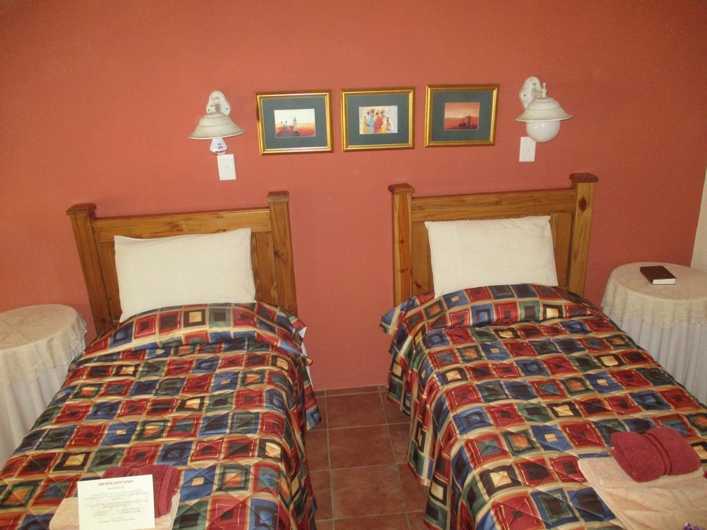 Van Rhyn Guest House Vanrhynsdorp Екстериор снимка