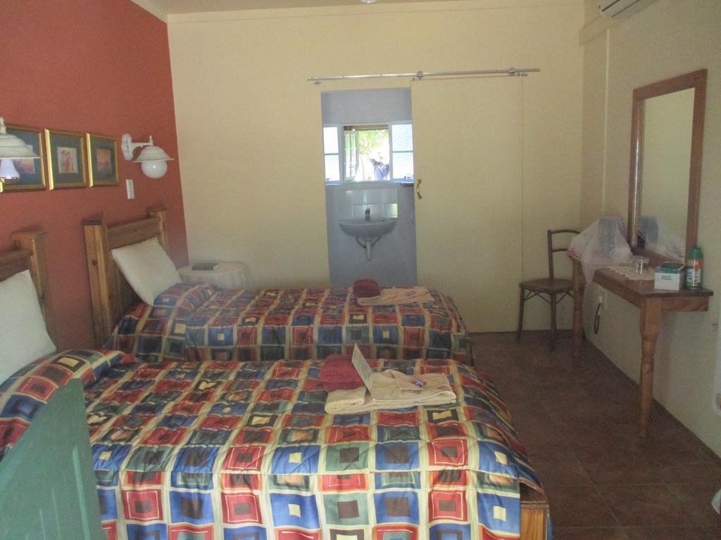 Van Rhyn Guest House Vanrhynsdorp Екстериор снимка